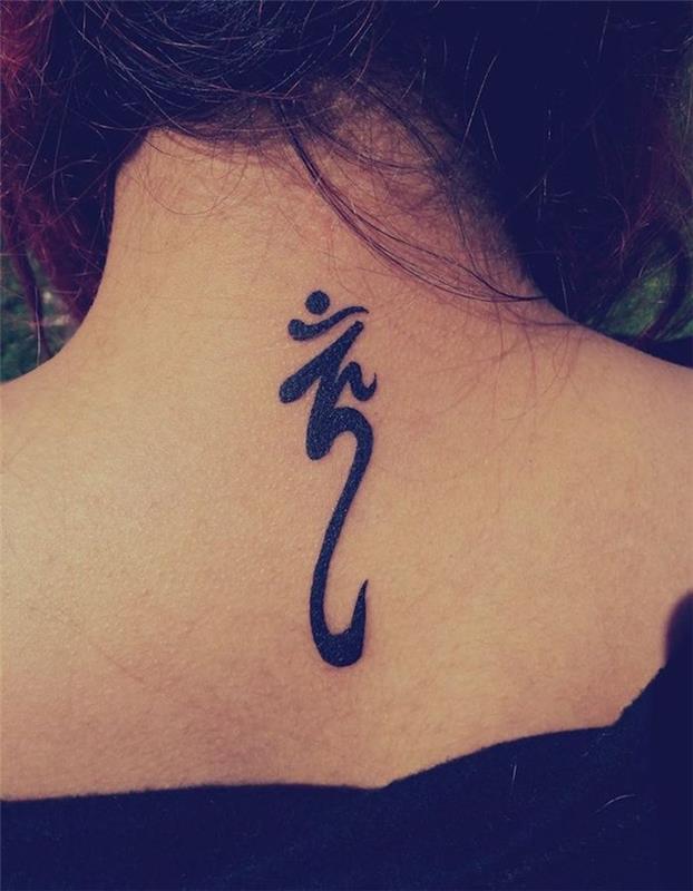 Hindu budizmo tatuiruotės simbolis ant sprando