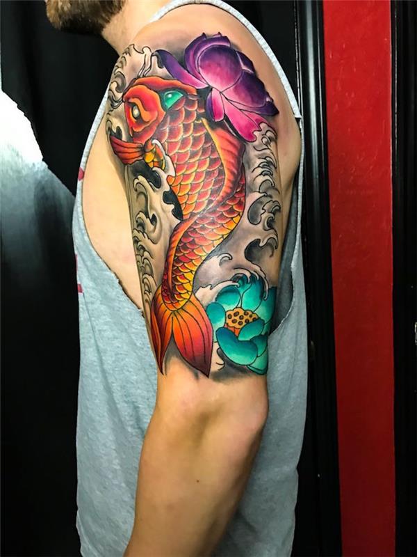 koi karpis tatuiruotė japonų žuvies tatuiruotė rankovė pečių vyras