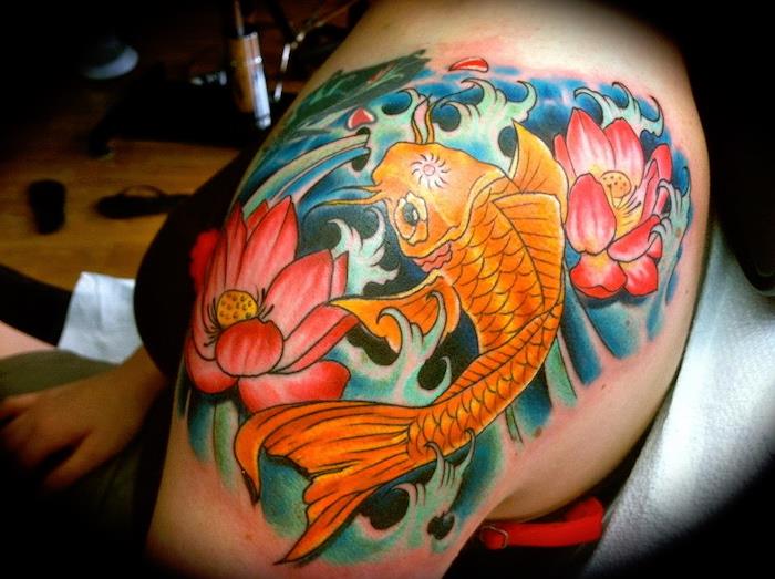 Karpis tatuiruotė pečių moteris spalva žuvis spalvos japonija