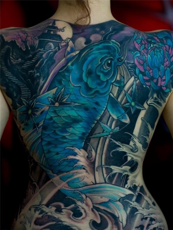 pilna nugaros tatuiruotė moteris tatuiruotė japonų yakuza mėlyna žuvis karpis koi