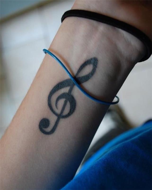 Treble clef tatuiruotė dilbio riešo moteris
