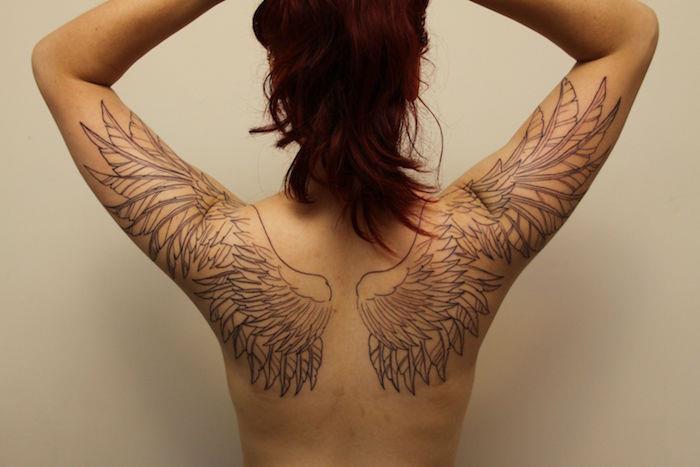 sparnų tatuiruotė ant nugaros moteris tatuiruotė pečiai angelo sparnas