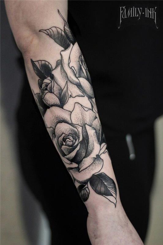 Dei tatuaggi uomo con motivi floreali e petali di fiori için fikir