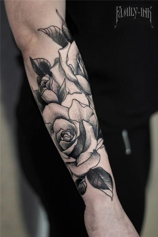 Idėja per dei tatuaggi uomo con motivi floreali ir petali di fiori