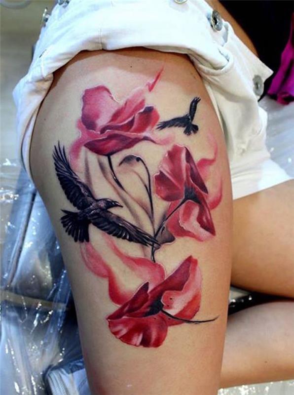 rožinės šlaunų tatuiruotės ir paukščių bei kojų tatuiruotės