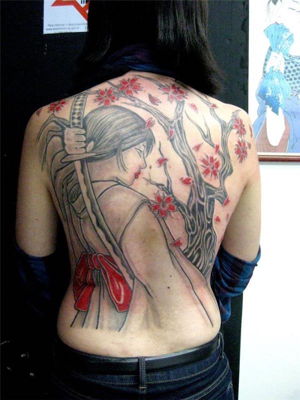 geišos kario tatuiruotė ant visos nugaros tatuiruotės moteris japonų vyšnių medis