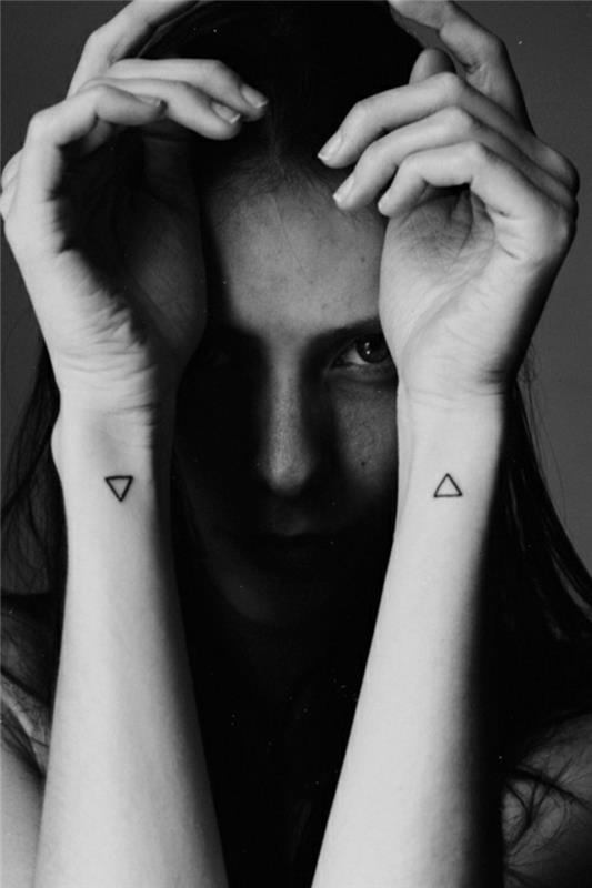 tattoo-trikotnik-simboli-tetovaže-origami-tetovaža-trikotnik