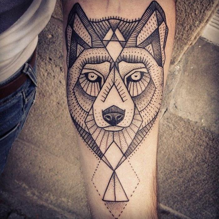 tattoo-trikotnik-simboli-tetovaže-origami-tetovaža-volčji pes