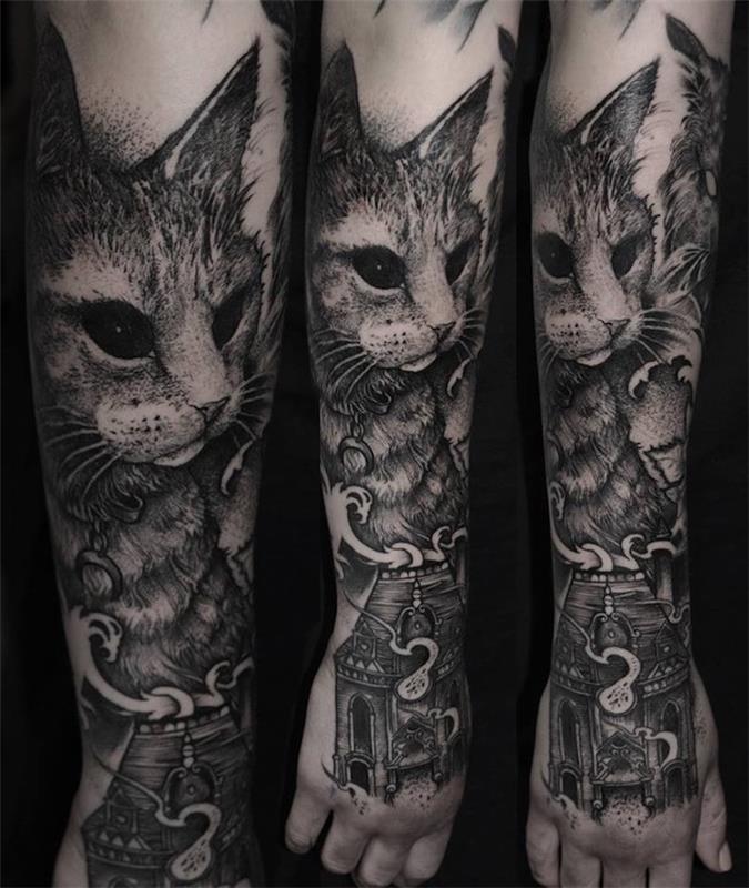 Tatuiruotė su braccio con il ligagno di un gatto con gli occhi neri