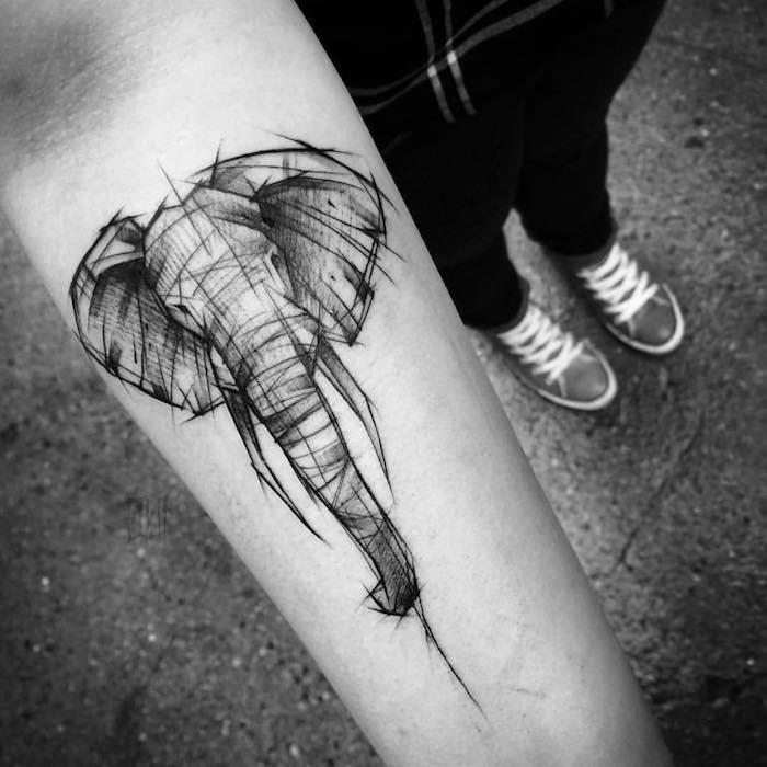 Idėja per dei tatuaggi piccoli reikšminga ir iliustruojanti, ir vienai moteriai būdinga