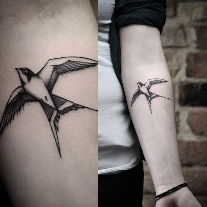 „Tattoo avambraccio con il disegno di una rondine che vola“