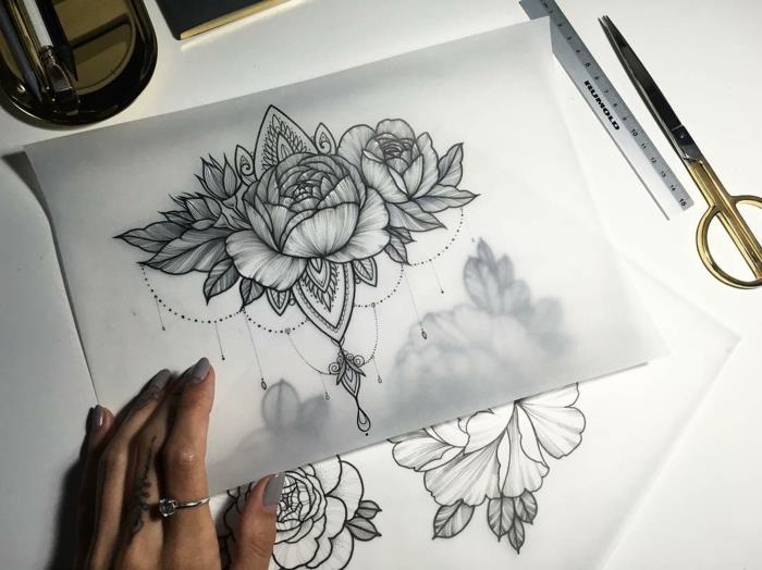 tatuaggio-fiore-idea-raffinata-disegno-bianco-nero-splendida-peonia-foglie