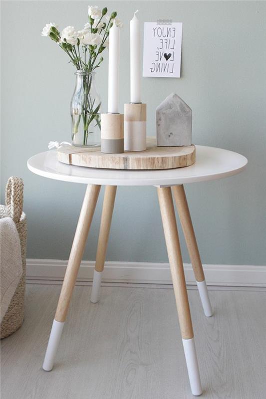 „Decorazione tavolino di legno con portacandela“ ir „vaso con fiori bianchi“