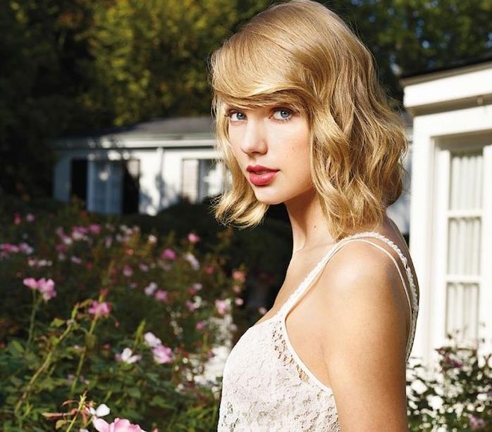 taylor swift s kratkim valovitim ženskim kvadratom, šiška na čelu, bel čipkast lander