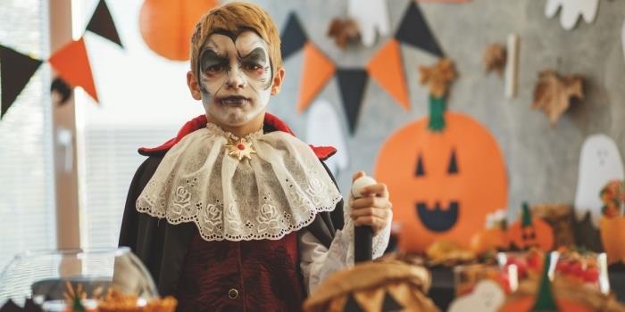 Lengva Helovino vaiko užmaskavimo idėja, koks drakulos kostiumas ir makiažas berniukui, Helovino aprangos idėja berniukui