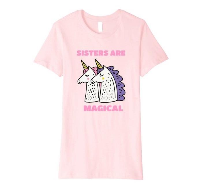 personalizirana majica roza barve z obliko samoroga in sestrinskim besedilom, darilo za sestrino srce