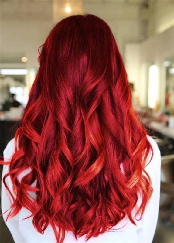 dažų-raudonmedžio-garbanotų plaukų-raudonmedžio spalvos