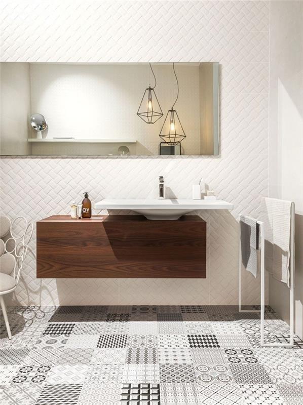 rafinuota ir natūrali atmosfera vonios kambaryje su vienspalvėmis cemento plytelėmis