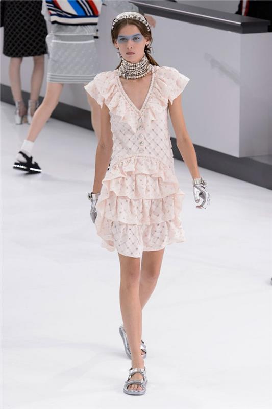 trend-ilkbahar-yaz-2016-chanel-romantik-bohem-fikir