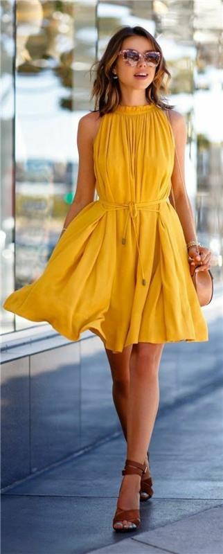 apranga-atsitiktinė-prašmatni-moteris-apranga-šauni-prašmatni-moteris-gerai apsirengusi-geltona-suknelė-graži