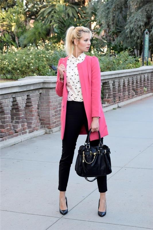 verslo-apranga-moteris-laisvalaikio stilius-juodos kelnės-balti marškiniai-rožinis kailis