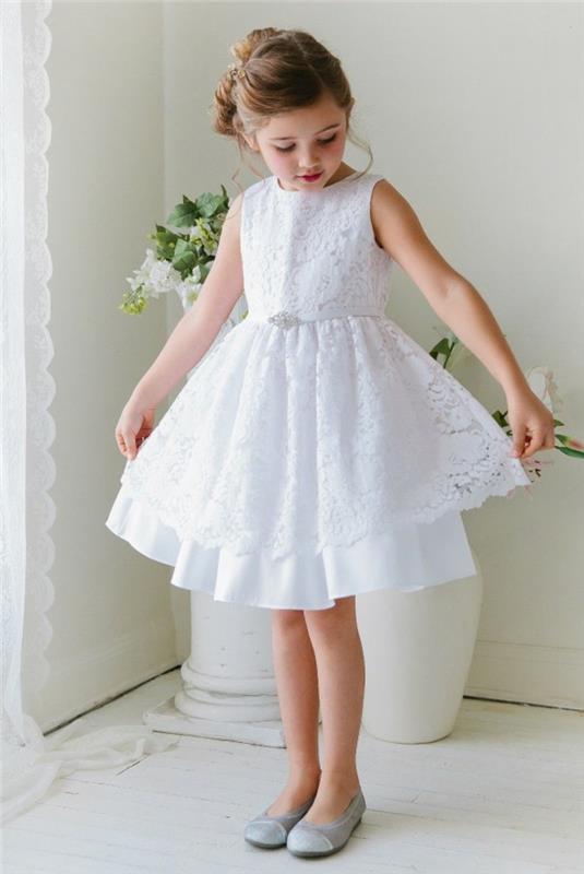 vaikiška vestuvių apranga, balta su permatoma dalimi sluoksniuota per „the Beau-cortege“ dydžio suknelę