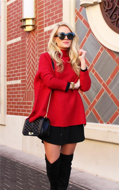moteriškas kalėdinis megztinis, juodas dygsniuotas krepšys, per didelis raudonas moteriškas megztinis, juodi batai iki šlaunų, gražus namas raudonos ir baltos spalvos
