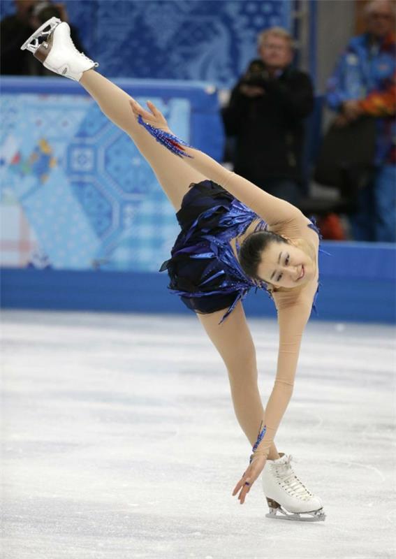 artistik patinaj-kıyafet-mavi-elbise-fantastik-süslemeli