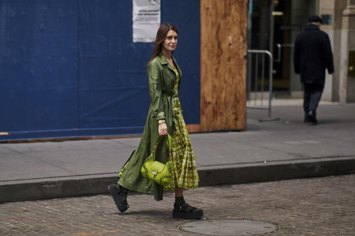 basutės su platforma, žalios spalvos moteriškas krepšys, languota pavasario rudens suknelė,