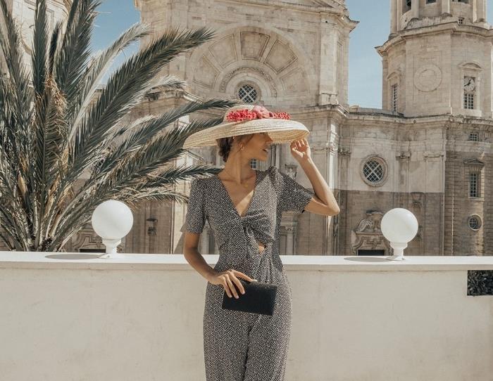 elegantni ženski kombinezon, sivo vezan s kratkimi rokavi in ​​tekočimi nogami, zamislite, kako se dobro obleči za poroko