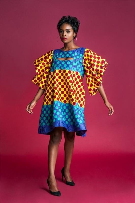 Afriška ženska oblačila, model kratke obleke s širokim dizajnom z rokavi, ideja oblačenja v modri in rumeni voščeni naramnici