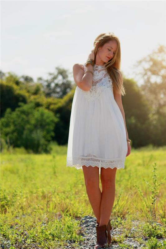 Kokią ilgą baltą bohemišką suknelę pasirinkti baltą bohemišką prašmatnią suknelę