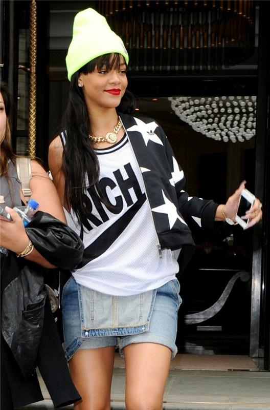 havalı kıyafet, yıldız kıyafeti, beyaz şapkalı Rihanna, kot tulum