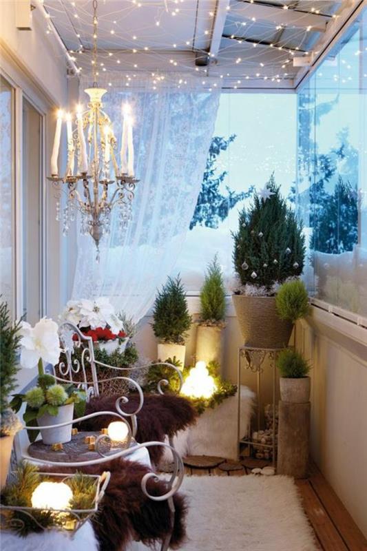 Noel dekorasyonu, büyülü ve büyülü bir atmosfer ile kapalı teras