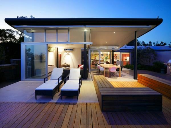 šiuolaikinio namo išorės-medžio arba kompozicinės terasos