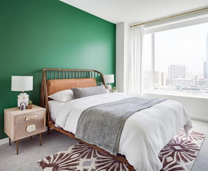 dekor glavne spalnice z dvobarvno steno, odtenek zelene barve, dekor za odrasle z zeleno naglasno steno