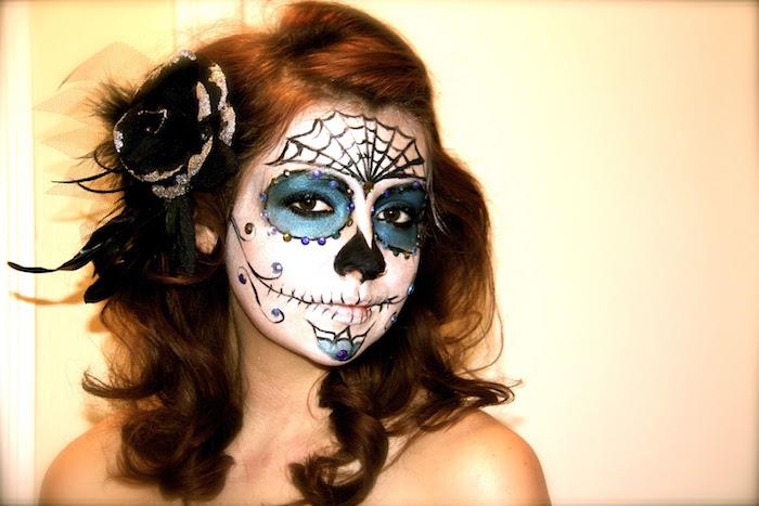 Meksikos kaukolė sudaro meksikietiškas kaukolę moters vakarėliui