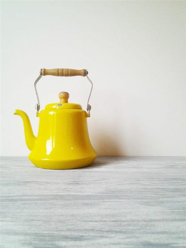 geltona-kūrybinė-idėja-ketaus-arbatinukas