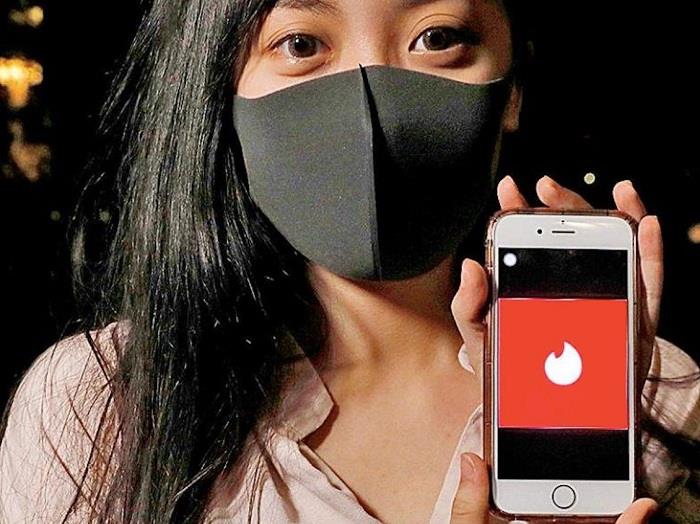 Aplikacija za zmenke Tinder brska po trendu videokonferenc in napoveduje prihod videoklepeta