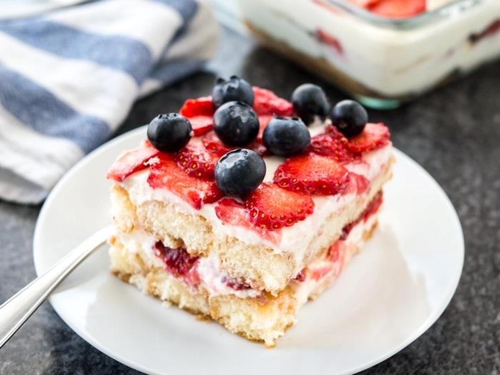 çilek tiramisu hanımın parmakları şurubu kahve çilek jelatin krema tarifi kırmızı meyveler