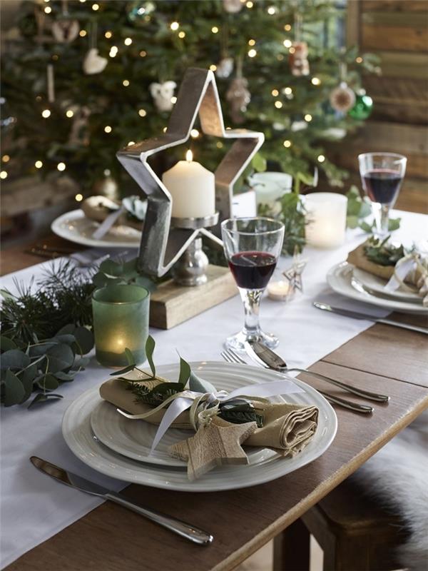 lesena zvezda zelene veje božična miza dekoracija listje sveča zelena steklena zvezda rustikalni dekor božično drevo