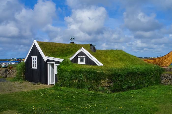 žalias stogas-gražus-žalias namas