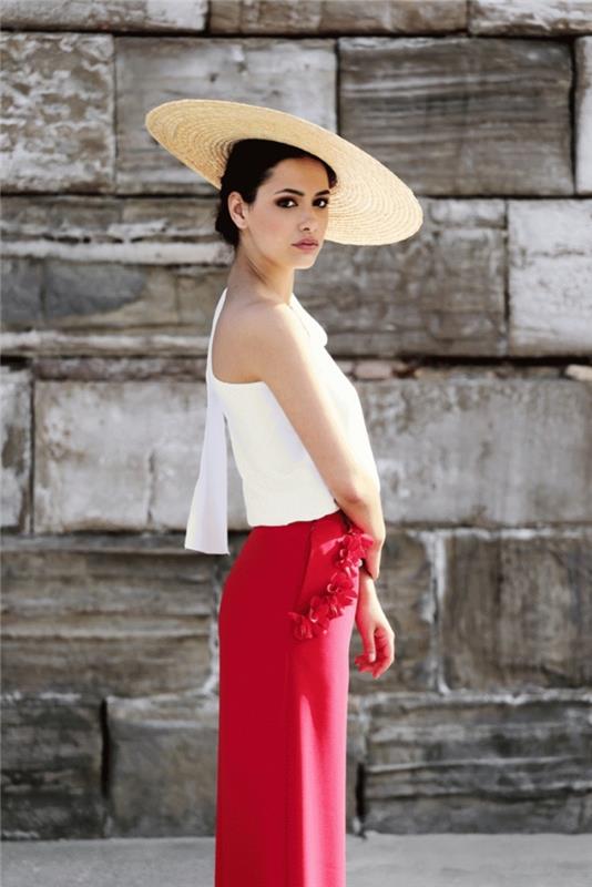 ideja o svečanih oblačilih za ženske, model širokih hlač v rdeči barvi z belim zgornjim delom in slamnikom