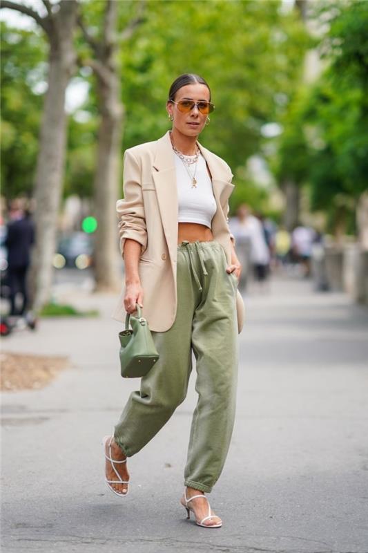 Kadınlar için beyaz kırpılmış üst bej blazer şık koşu görünümü haki yeşil pantolon çanta