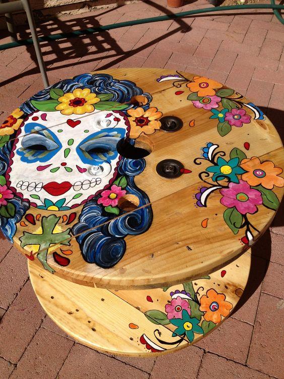 Touret deco sehpa, çiçek boyama dekorasyonu ve meksika kadın iskeleti, renkli bahçe dekoru