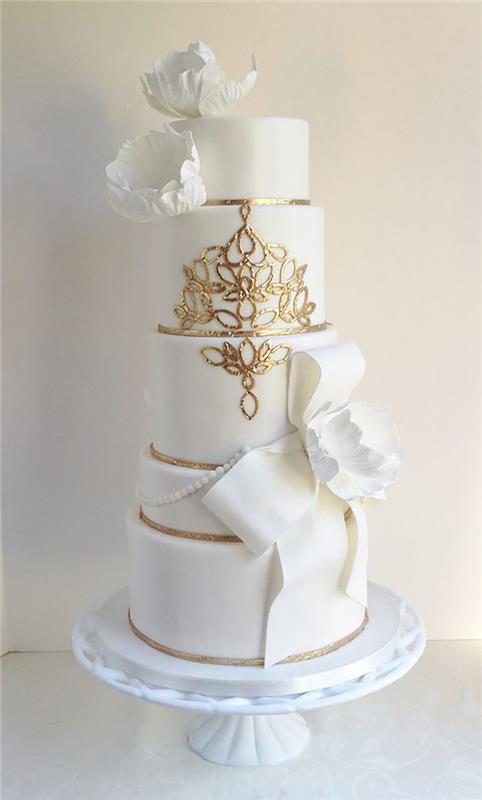 Vestuvinis tortas vestuvinis tortas, vestuvinio torto dekoravimo idėja, baltojo cukraus pastos pyragas, auksinės detalės