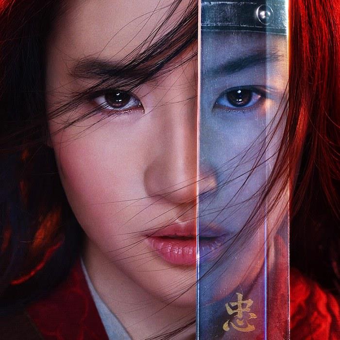 2020 metų „Mulan“ versija kino teatruose pasirodys kovo 25 dieną ir siūlo galutinę sprogstamąją priekabą