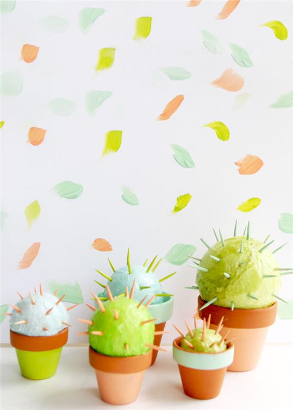 zabavna DIY ideja, da iz kroglic iz stiropora in zobotrebcev naredite okrasne mini kaktuse