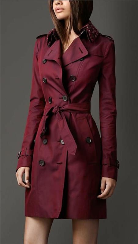 trench-woman-Burberry-London-ruby-red-to-wear-in-town