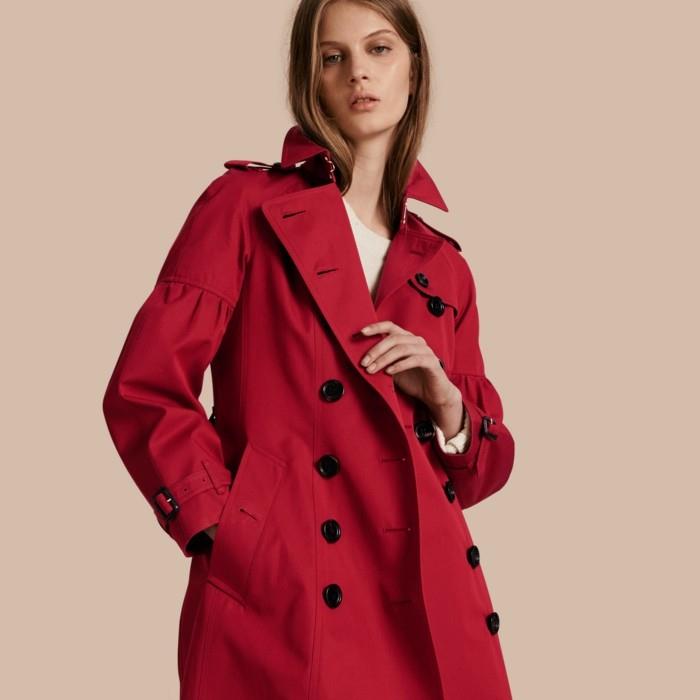 trench-woman-red-Burberry-woman-active